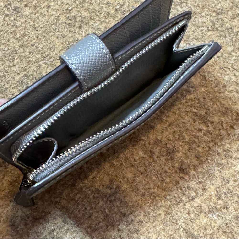 Coach New York Medium Corner Zip Wallet in Crossgrain Leather Heather Grey - Picture 7 of 8